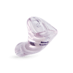 Un auricolare personalizzato trasparente per apparecchi acustici, con inciso il testo ’Hörluchs HL4/7612’ in blu, progettato per migliorare l’udito. Sfondo bianco e ombra leggera.